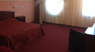 Гостиница Атриум Анапа Двухместный номер с 1 кроватью и балконом (на 2 взрослых и 1 ребёнка)-4
